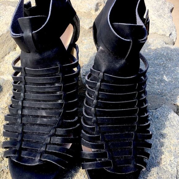 QUPID 10 Chamber 23 heeled zipper bootie Black Sandals - Picture 3 of 14